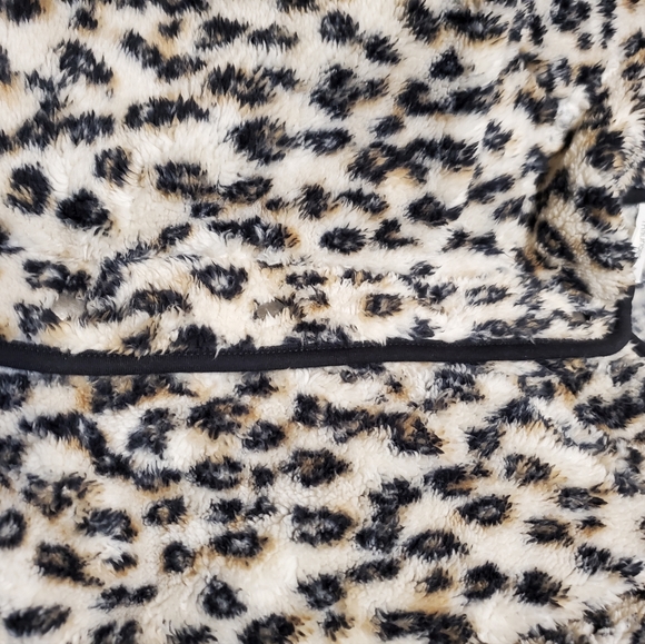 NWT Maurices animal print sweatshirt - Picture 9 of 13